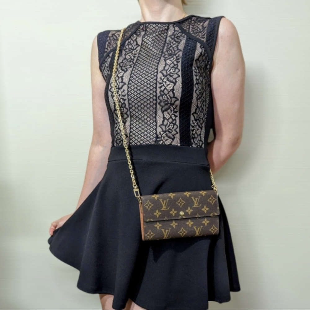 ✨ Louis Vuitton ✨ Sarah Long bifold wallet monogram converted to crossbody - Picture 3 of 14